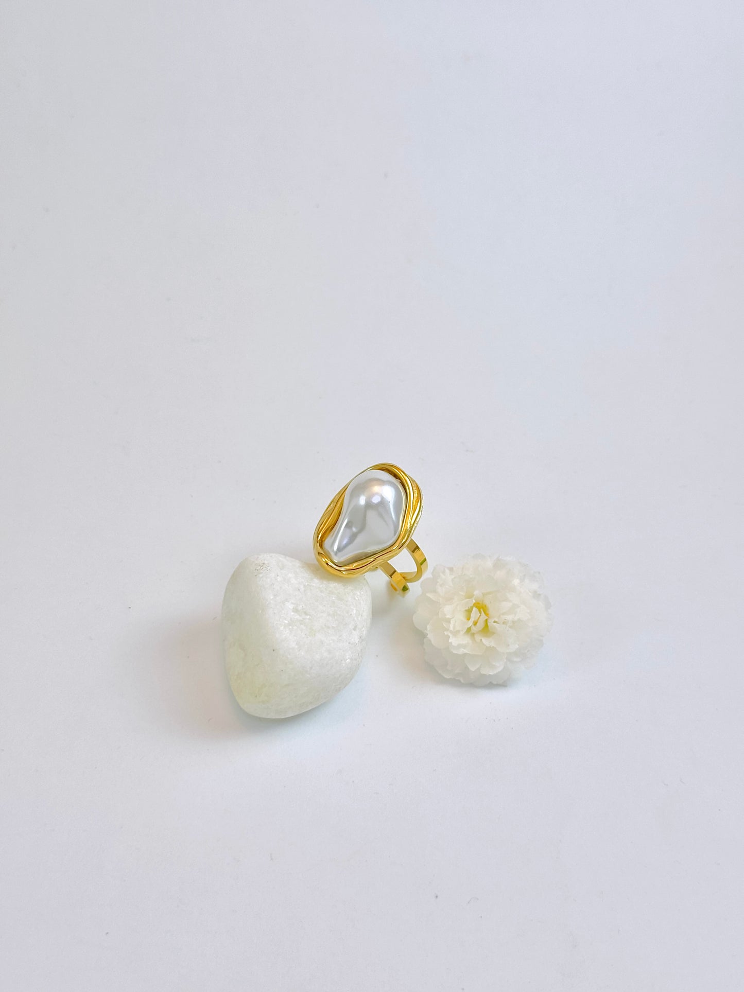 Golden Dewdrop Ring