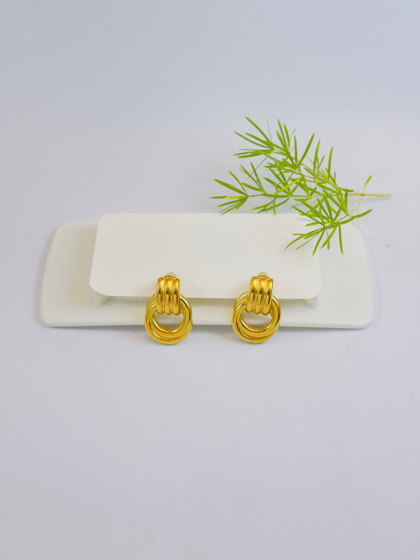 Embrace loop Earrings